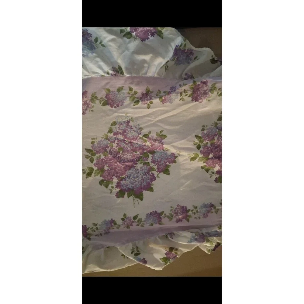 1990s Vintage Cottage Floral Hydrangeas Purple Quilted Comforter Blanket & Sham